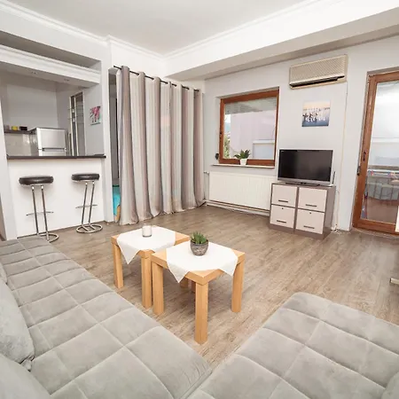 Station Apartment *