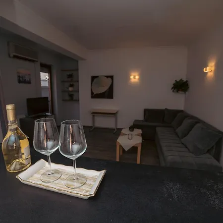 Station Apartment *